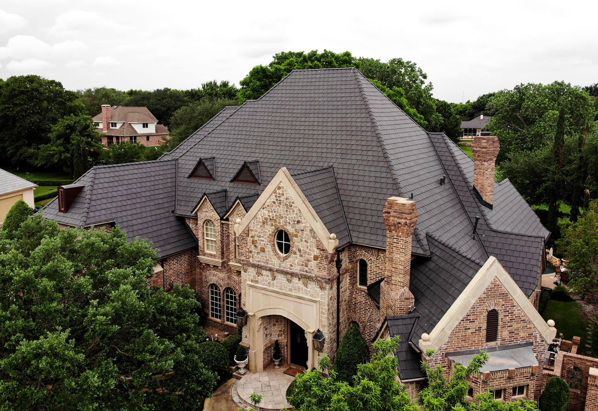 Tips for Choosing the Right Roofing Shingles for Your Climate